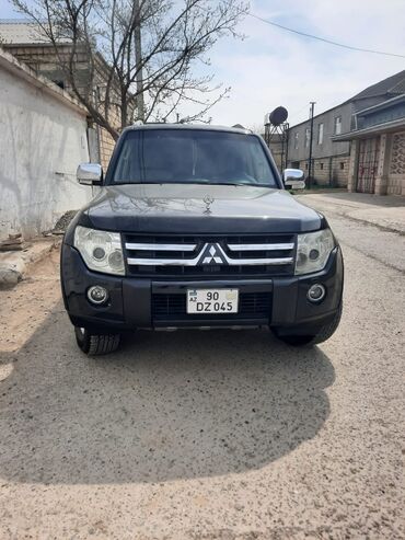 oral b: Mitsubishi Pajero: 3.5 l. | 2008 il | 180000 km. | Ofrouder/SUV
