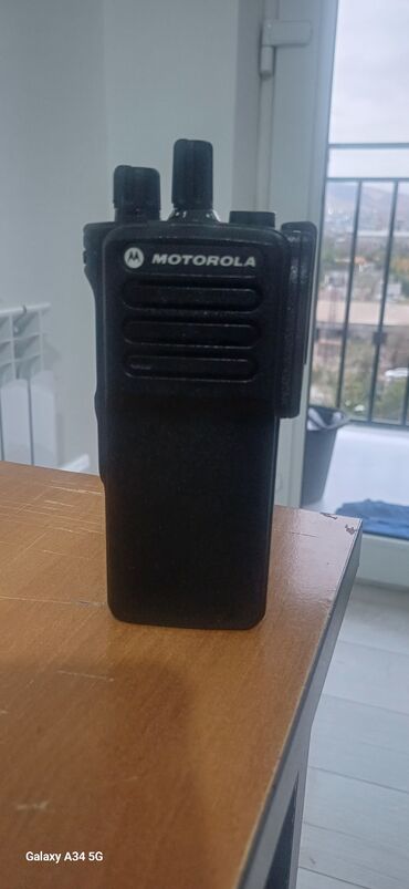 стралный машына: Портативная рация Motorola (серия аналоговых/цифровых профессиональных