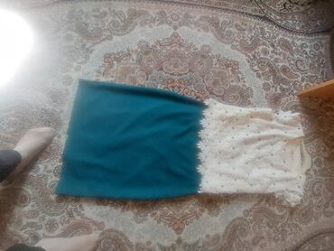 Dəstlər, kostyumlar: Qadın geyim dəsti – 4 parçadan ibarət 1) Boz rəngli midi don - Yumşaq — 2