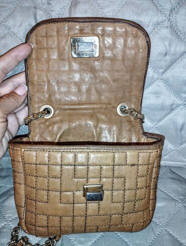 Torbe: Massimo Dutti kožna torbica Prelepa Massimo Dutti torbica, izrađena od — 2