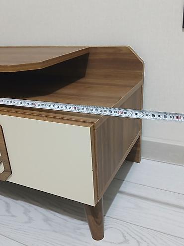 TV altlığı: TV stendi / media konsolu - Material: laminat/taxta görünümlü korpus — 2