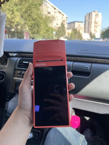 şəkər aparatı: Sunmi markalı bu portativ POS terminalı, qırmızı rəngdə dizayn