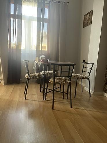 qazon suni: Dairəvi yemək masası və 4 ədəd stul dəsti - Dizayn: Minimalist — 4