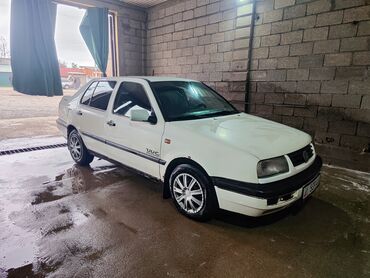 ������������ ��������������: Volkswagen Vento: 1992 г., 1.8 л, Механика, Газ, Седан