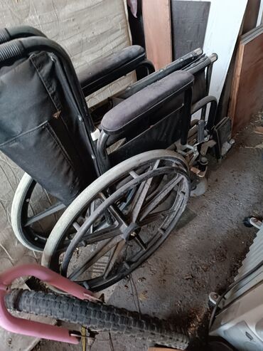 Инвалидные коляски: Инвалидная коляска. Отдам даром
