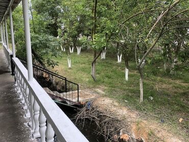 Binalar: Ağ rəngdə, geniş sahəyə malik, bir mərtəbəli bina. Bina müxtəlif -da lalafo.az — 8 Binalar: Ağ rəngdə, geniş sahəyə malik, bir mərtəbəli bina. Bina müxtəlif — 8