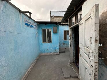 дом в районе аламединского рынка: Барачный, 60 м², 4 комнаты, Собственник, Старый ремонт