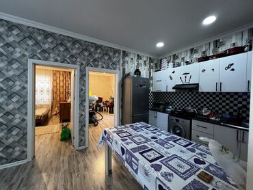 saray qəsəbəsində satilan yeni evlər: 3 комнаты, 80 м²