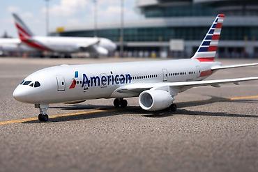 American Airlines təyyarə maketi – vitrin/masaüstü dekoru