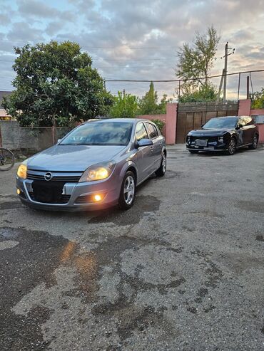 Opel: Opel Astra H – 5 qapılı hetçbek - Ban növü: hetçbek, 5 qapı - Rəng — 3