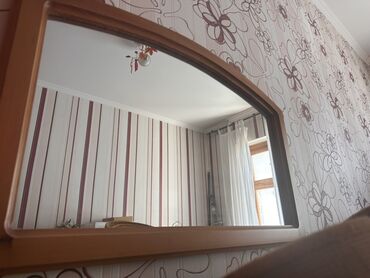 доски маркерная настенные: Прямоугольное зеркало в раме из дерева светлого оттенка. Рама имеет