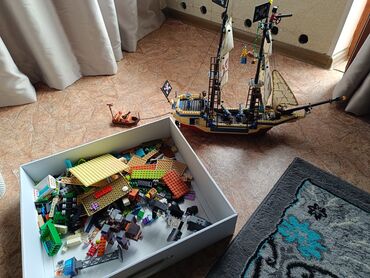 мобиль игрушка: 3кг Лего б/у в коробке Лего корабль в собранном виде много деталей