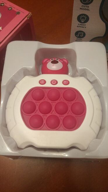 Oyuncaqlar: Bu rəqs edən robot it oyuncağı ağ və mavi rənglərdə hazırlanmışdır — 12