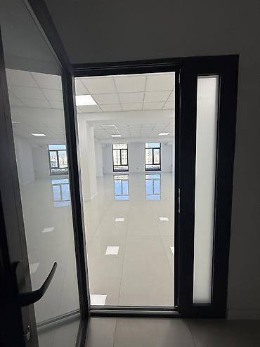 Аренда помещений свободного назначения: Сдаётся офис в центре города — БЦ Бизнес-центр Золотой Локация — 10