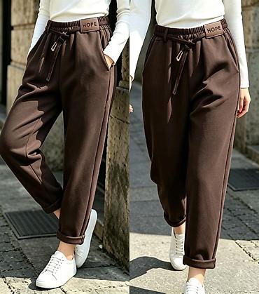 kais za struk: Ženske ležerne pantalone sa kaišem HOPE
2300 din
S M L — 4