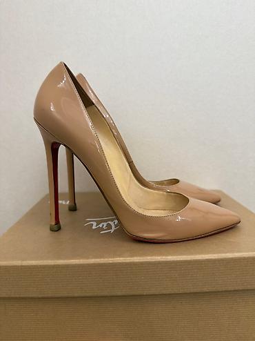 черные часы: Туфли, 38.5, Christian Louboutin, Б/у, цвет - Бежевый, Самовывоз — 2