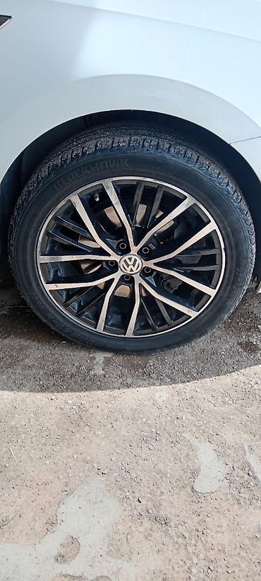 volkswagen polo 1: R17 volkswagen polo diskləri. 5 bolt 100mm-lik. Çatı, qırığı və — 2