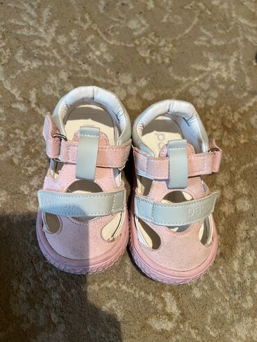 Детская обувь: Срочно продается детские сандалии знаменитой фирмы PAPIX, состояние