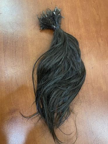 keratin e: Tünd qəhvəyi/qaraya çalan saç tutaması – keratin uclu (I-tip/keratin — 1