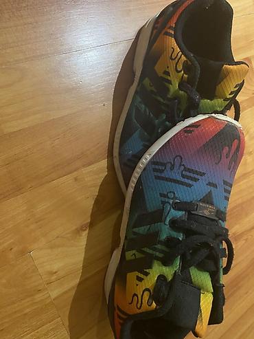 miki dinara: Adidas ZX Flux Torsion patike – višebojni „gradient“ dizajn - Model — 1