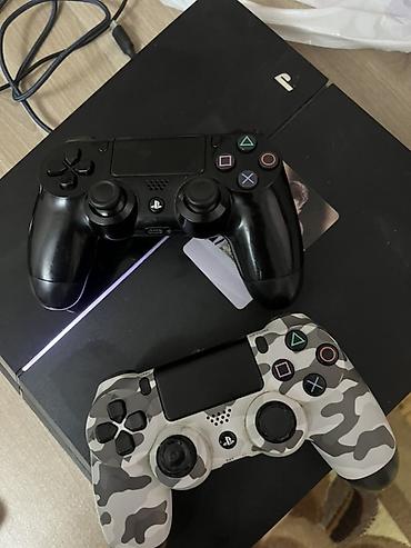 kabel şunur: Plastatiyon 4 sade 408 gb Komplekt: - 2 ədəd DualShock 4 pultu: - — 2