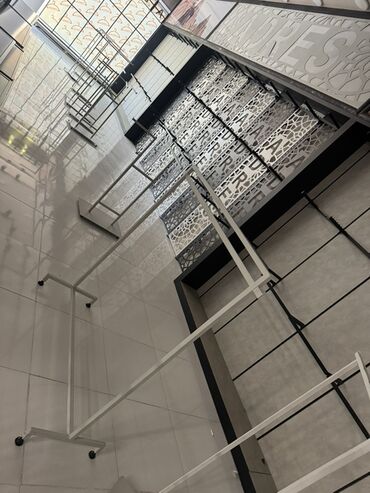 Stend vitrinləri: Mağaza avadanlığı – metal geyim asqıları və vitrinalar - Müxtəlif — 10