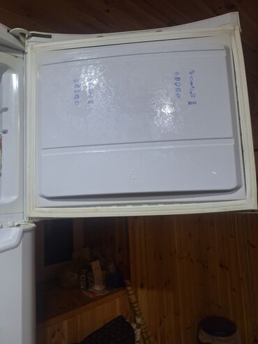 Soyuducular: İşlənmiş 2 qapılı Indesit Soyuducu Satılır, rəng - Ağ — 19