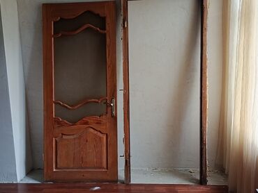 Bunker qapıları: 3 Qapıdı petlə çərçivə üstünde verilir təmiz şam ağacıdır real alıcıya