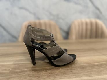 Şəxsi əşyalar: Michael Michael Kors qadın sandaleti - Model: hündürdaban, açıq — 4