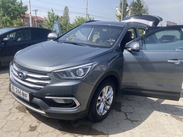 диски на раф 4: Элегантный внедорожник Hyundai Santa Fe серого цвета с просторным