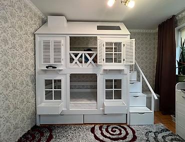 bunk bed: Двухъярусная детская кровать-домик с лестницей и системами хранения — 1