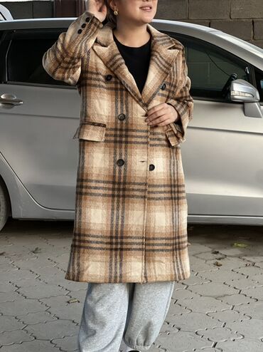 Пуховики и зимние куртки: Женские верхние вещи — подборка для холодного сезона 1) Двубортное — 1