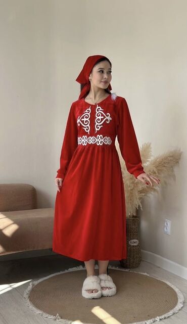 Кыз узатууга көйнөктөр: Продается халат-платье с косынкой! Размер: стандарт Длинные рукава на