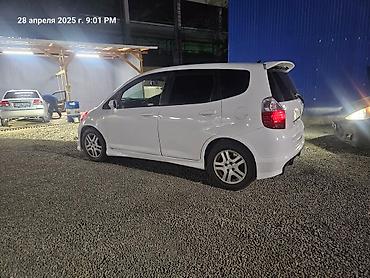 Частная аренда авто: Хонда фит аренда. залог 7000сом паспорт, 23жаштан жогору права стаж — 10