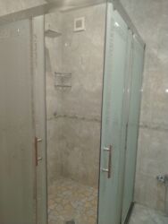 Uzunmüddətli kirayə mənzillər: Şəhərin mərkəzində 3otaqlı mənzil icarəyə verilir.İşığı suyu — 26