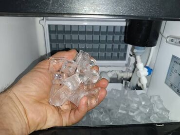 Другое холодильное оборудование: Дёшево продаю льдогенератор на30 кг . в сутки