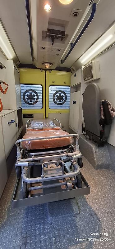 Аренда фургона: Карета скорой помощи на базе фургона (тип «Ambulance», надписи Rescue — 4