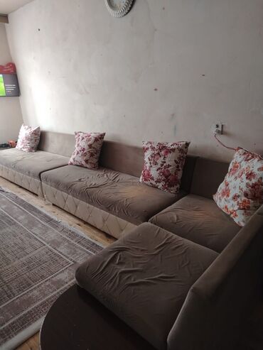 kunc divan iwlenmiw: Künc divan