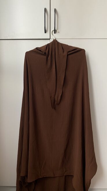 офисная одежда: Джильбаб коричневого цвета. Новый,цвет не подошло. Имеется карман в