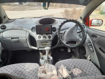 красные машины: Toyota Vitz: 2001 г., 1 л, Автомат, Бензин