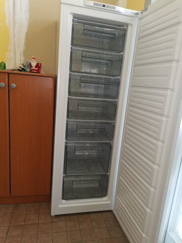 aparat za tople sendvice: No frost Gorenje zamrzivač. Pod garancijom,malo korišćen, višak