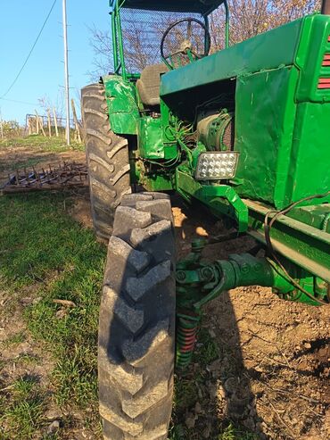 Traktorlar: Yaşıl rəngli təkərli kənd təsərrüfatı traktoru - Güclü dizel — 7