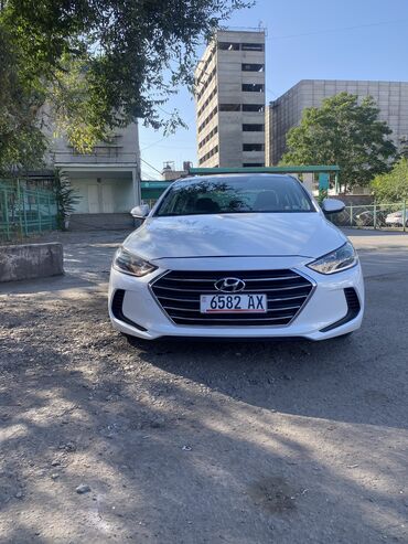 камера r17: Hyundai Elantra: 2018 г., 2 л, Автомат, Бензин, Седан