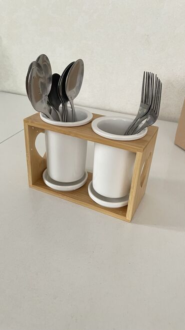 Другая посуда и кухонный инвентарь: Новые керамические органайзеры с деревянной подставкой