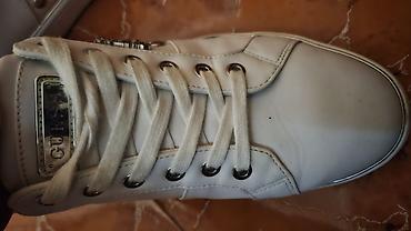adidas patike cena: GUESS ženske patike – model sa metalnim detaljima - Boja: bela sa — 2