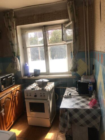 продаю дом жибек жолу бишкеке: 2 бөлмө, 42 кв. м, 2 кабат