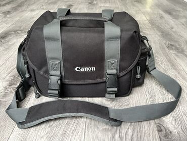 Сумки и чехлы: Продаю сумку фирмы canon для фотоаппарата в отличном состоянии