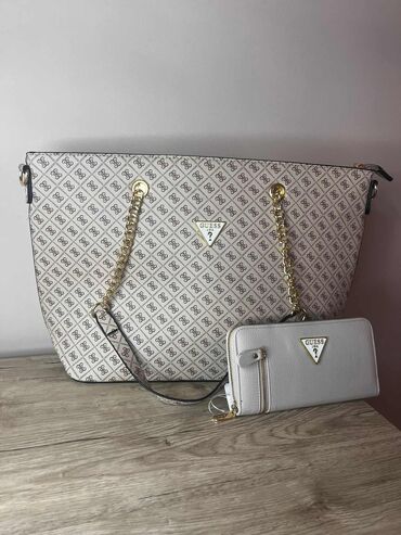 Torbe: Guess ❤️ Novčanik: Cena 1750 din. +ptt 📌 Torbica: Cena 2900 din +ptt 📌 — 4