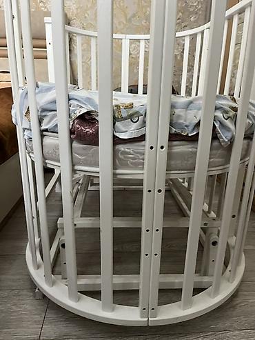 beshik: Oğlan və qız üçün, İşlənmiş, Yumru, Beşik, Dəstsiz, Matras ilə, Yellənmə mexanizmi ilə — 4
