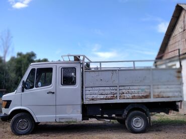 mercedes benz210: Mercedes-Benz : 1988 г., 0.3 - engine capacity л, Механика, Дизель, Бус